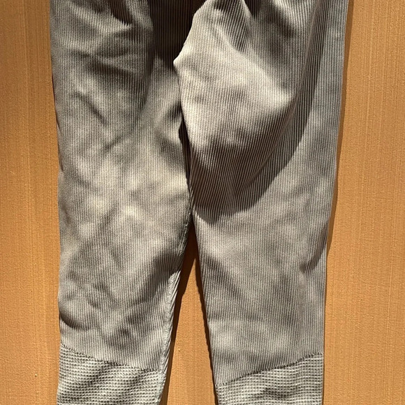 Aerie Offline Women's Main Squeeze Seamless High Rise Waffle Leggings Stone Gray - Picture 7 of 11